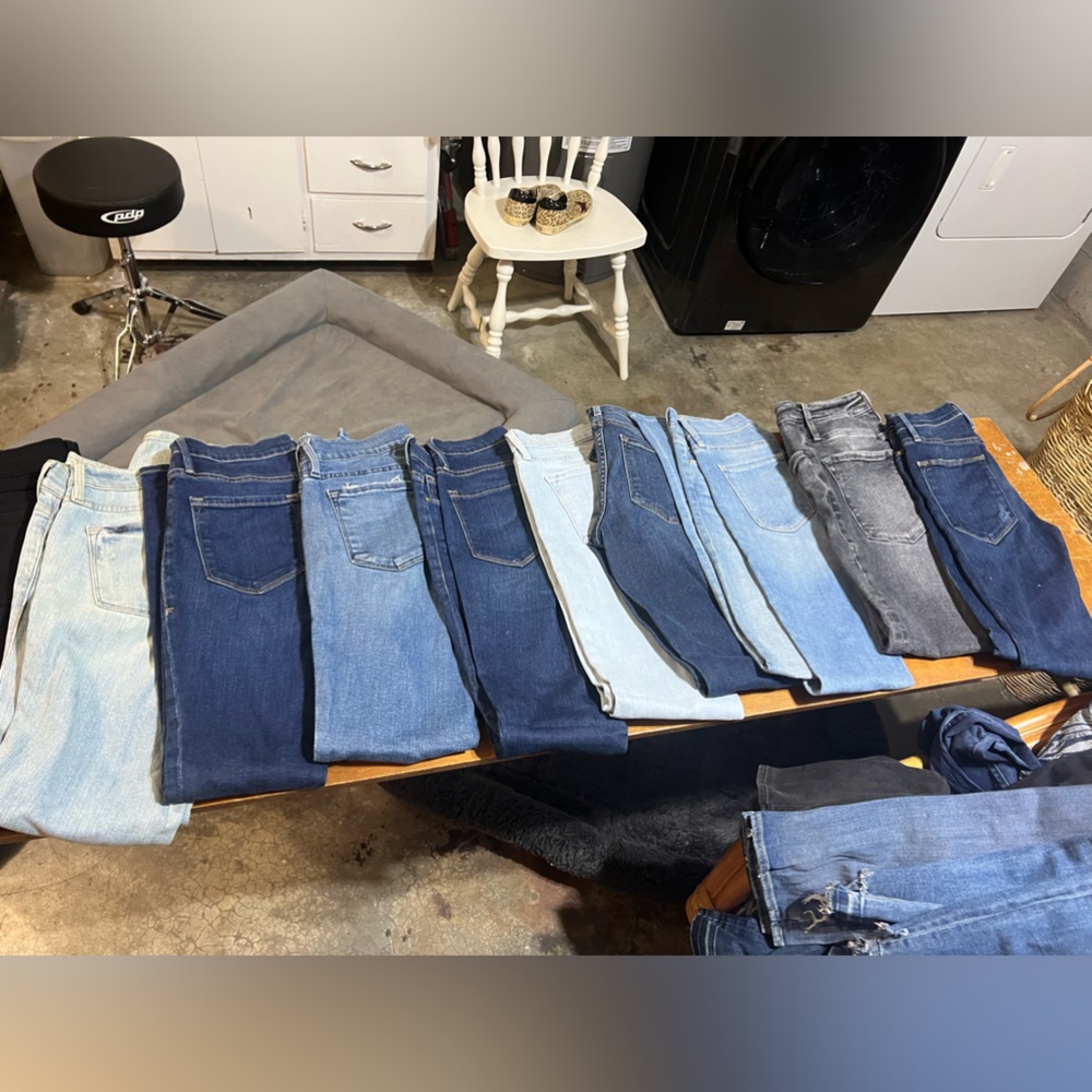 Lot of 10 pairs of Frame Jeans. Lightly worn, sizes 25, 26.